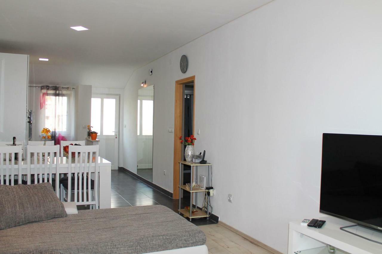 Malo Misto Apartment Dugi Rat Exterior photo